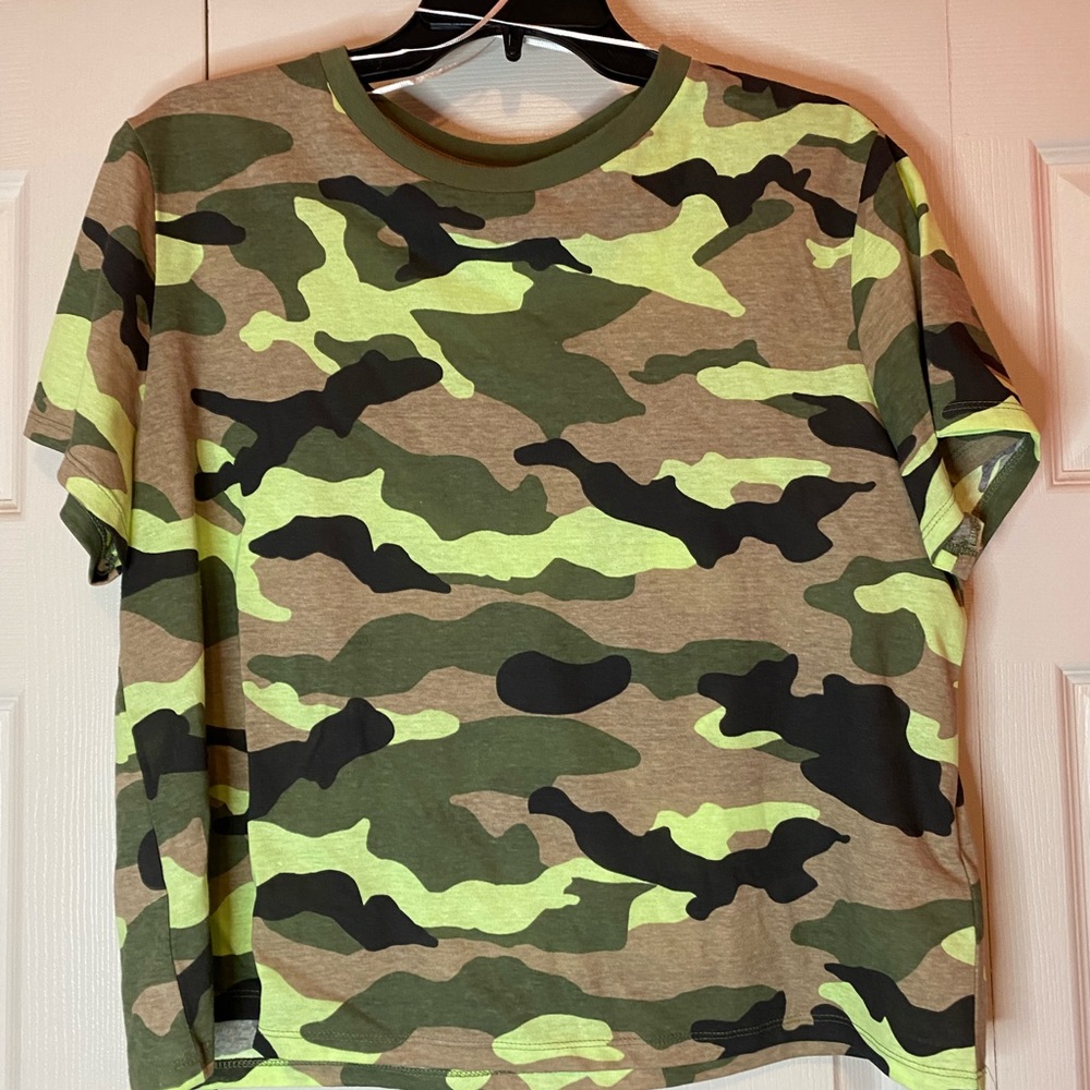 Camouflage cropped shirt